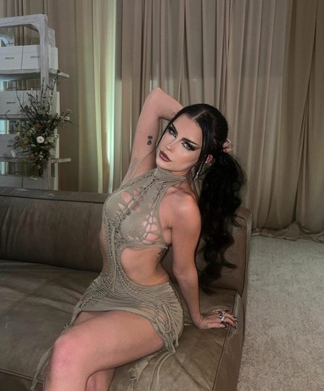 emmanorton modèle de haute qualité images