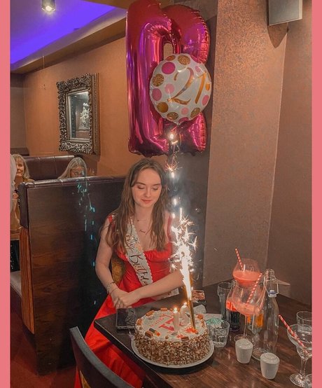 Laura Anne actriz caliente fotos