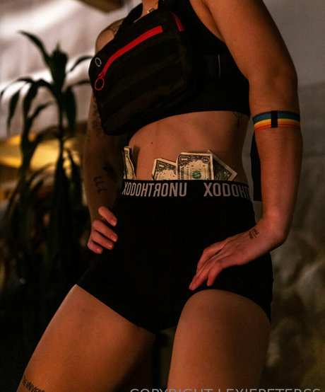 Lexiepeterss arte modelo imagen