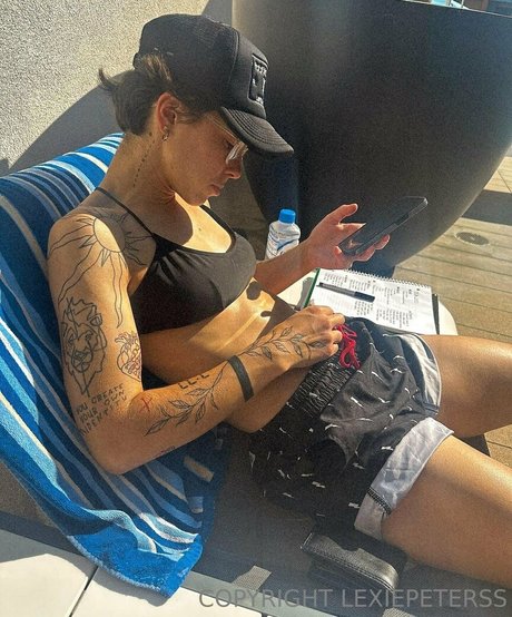 Lexiepeterss bonita estrella porno galería