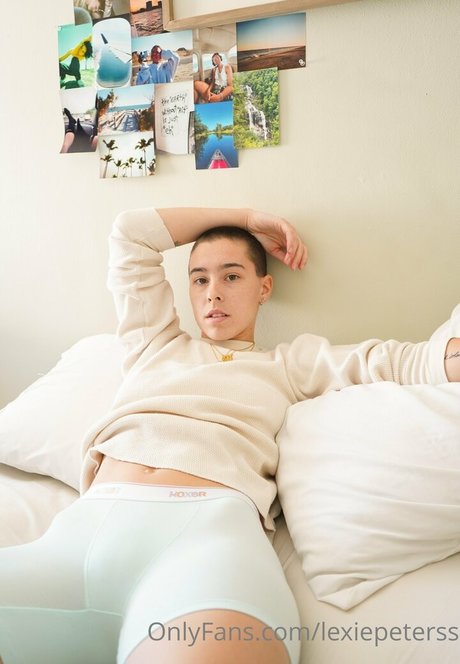 Lexiepeterss modelo exclusivo archivo