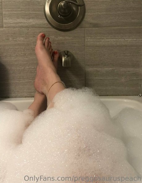 preggosauruspeach modelo bonita foto