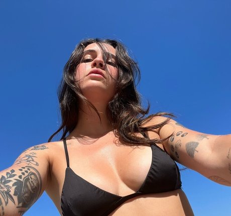 Bea Miller top model pic