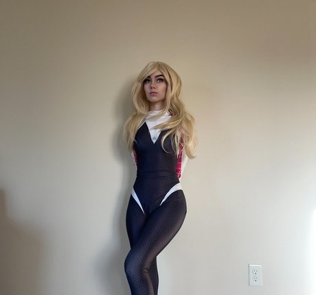 Awkspew roo2 sexy actress image