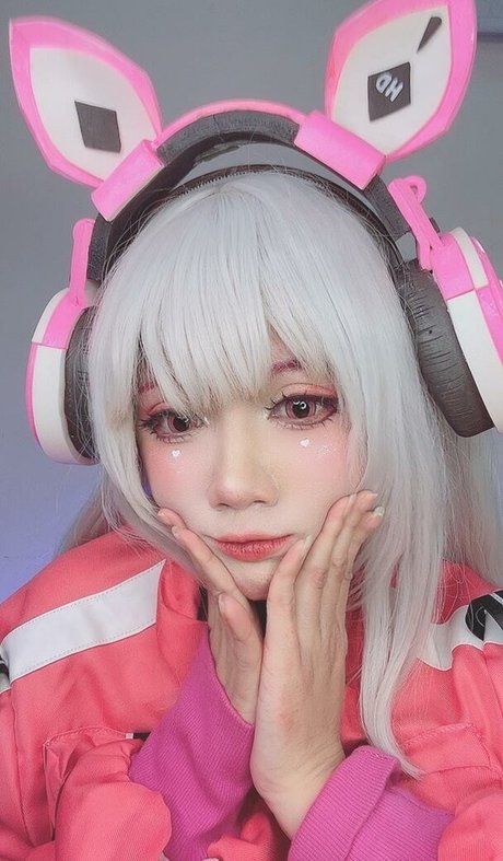 PoppaChan modelo atractivo imágenes