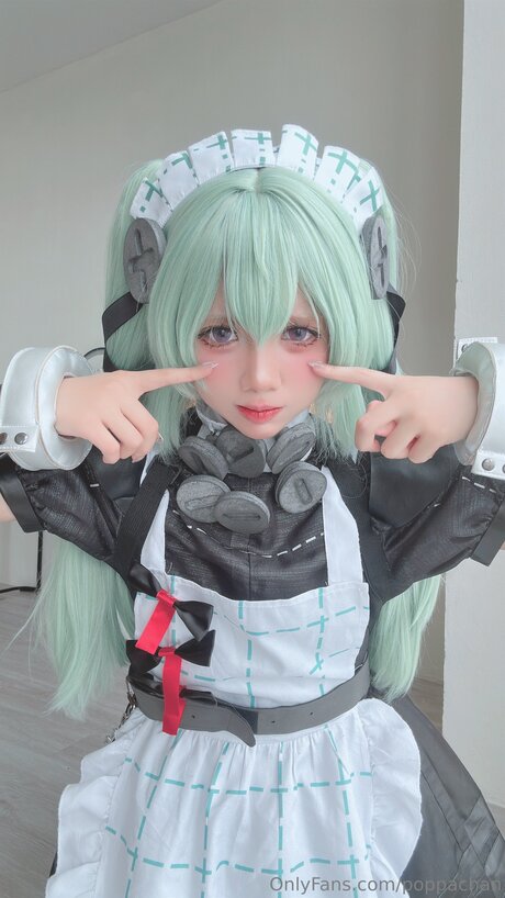 PoppaChan modelo desnuda galerías