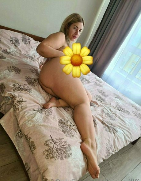 Mamá rubia onlyfans caliente hermosa foto