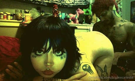 triplexceleste modelo de alta definición imágenes