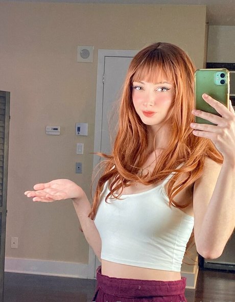 EllaElvin69 modelo caliente foto