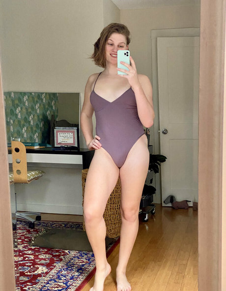 somelittlecrumbs actrice chaude image