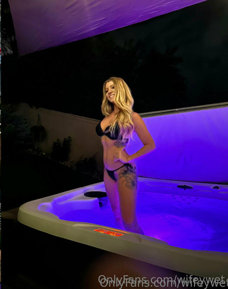 wifeywet desnudos de modelos foto