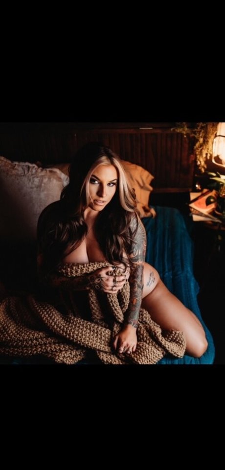 SimplyUncovered modèle pornographique collection