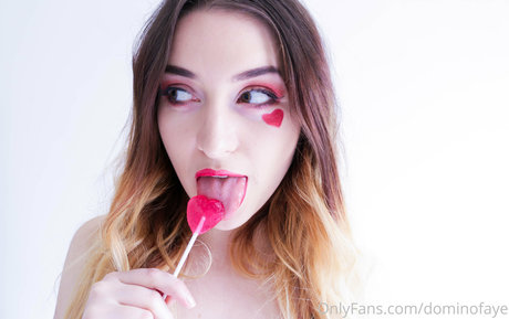 dominofaye modelo de alta definición galerías