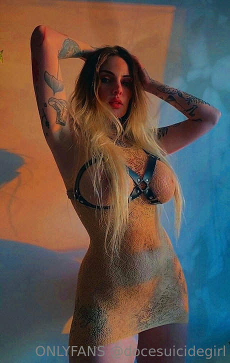 Doce Suicide art de star du porno images