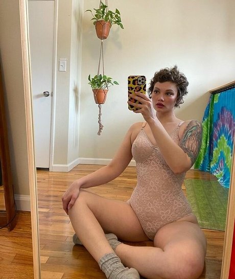 isabel hendrix nude actress pic