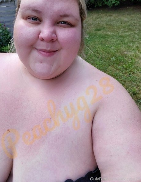 peachyg28 modelo desnudos imagen