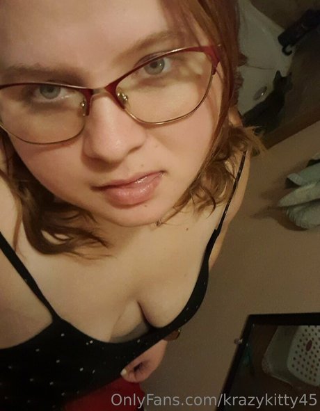 krazykitty45 sexy actress photo