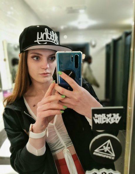 carlyraesummers star du porno nue img