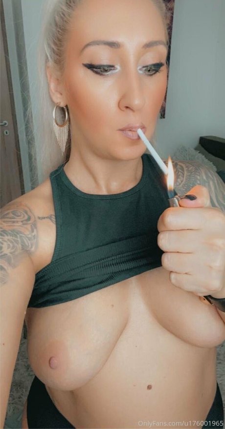 anksunamoon modelo desnuda galería