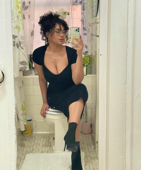 itsqueennovaa Miniature