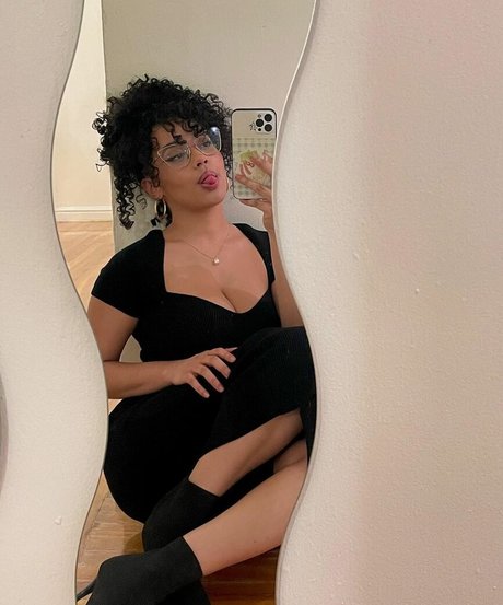 itsqueennovaa étoile nue des photos