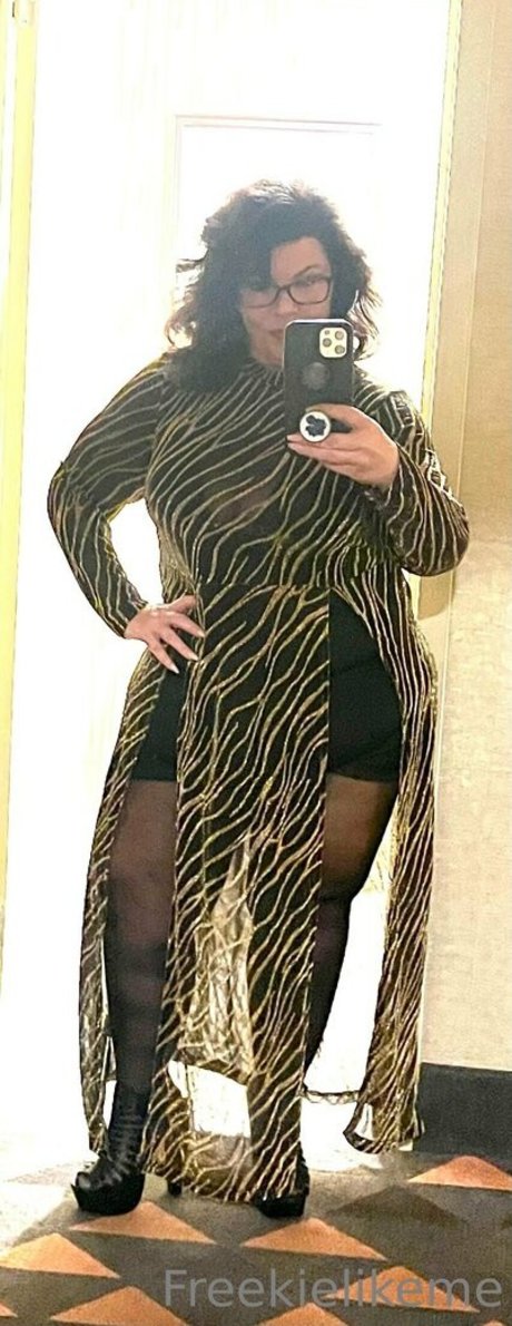 Freekielikeme modelo atractivo galerías