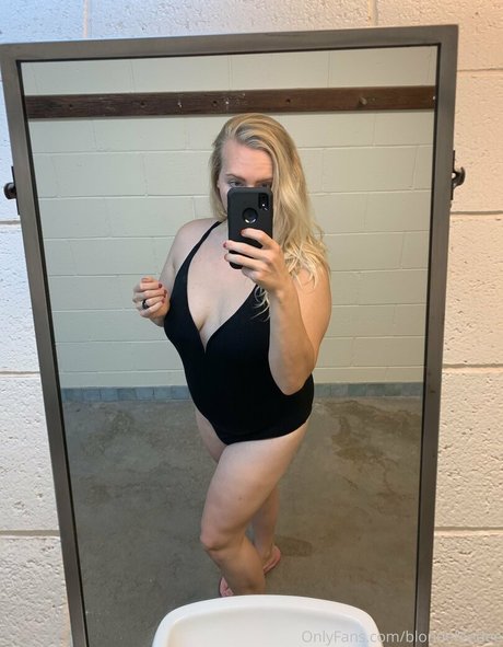blondefeedee model sex pictures