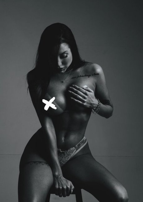 Jheniffer Lopes model photo