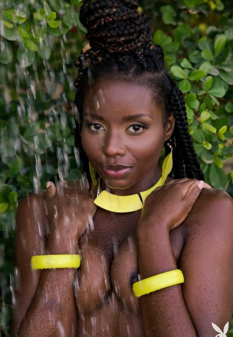 Dakota Simone mannequin photos