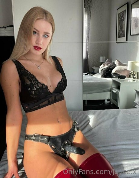 Joyce X sexy pornstar photos
