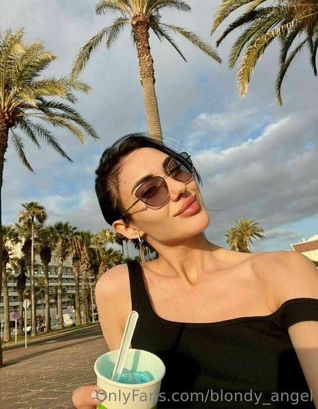 blondy angel modelo de arte archivo