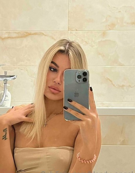 blondy angel estrella caliente fotos