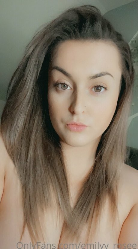emilyy rosee modelo galería