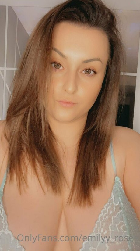 emilyy rosee étoile nue archive