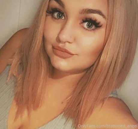 btattooed angel modelo desnuda galerías