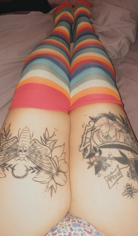 btattooed angel modèle chaud archive