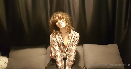 roseyccomplexion naked actress photo