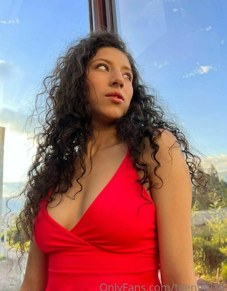 girlsweet19 estrella porno desnuda fotos