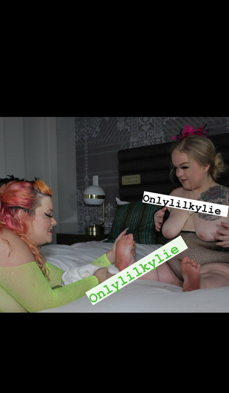 officialkylie art modèle archive