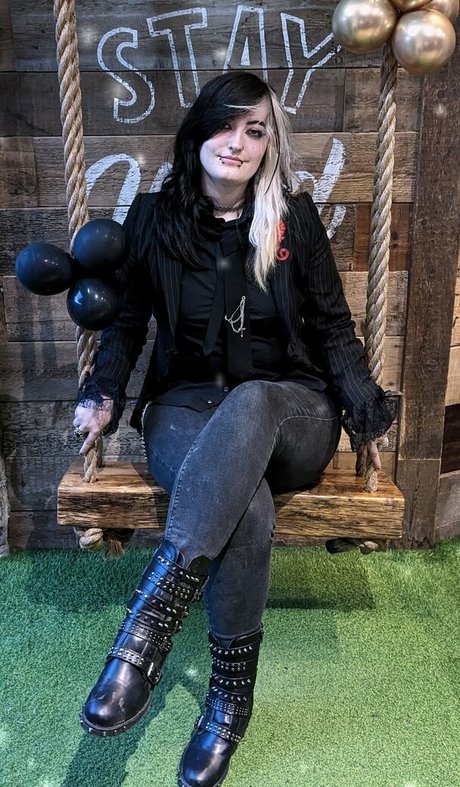Easygoinggoth model best photo