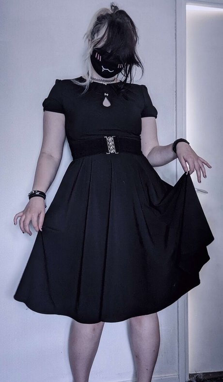 Easygoinggoth nudes star pictures