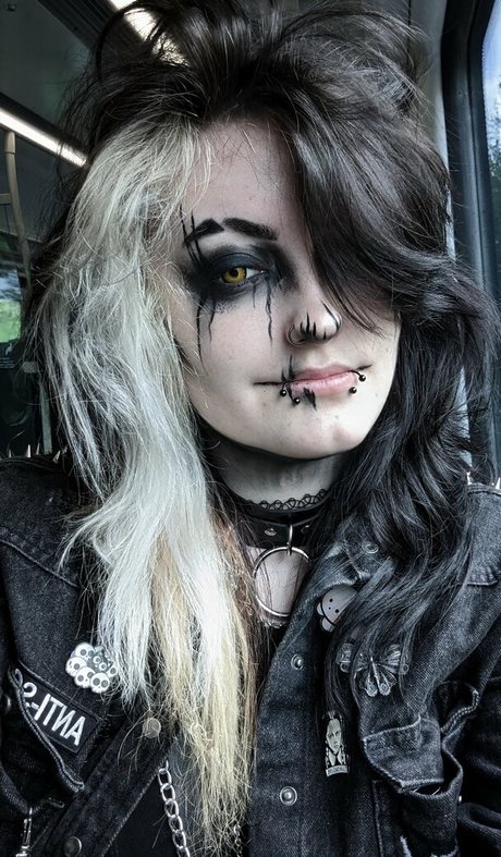Easygoinggoth pornographic model picture
