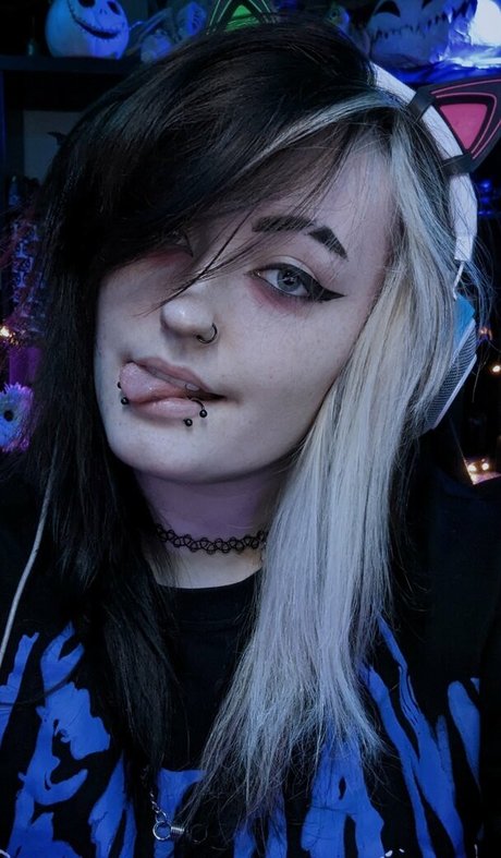 Easygoinggoth model hd pictures