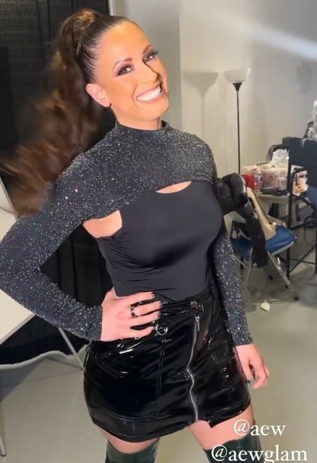 AEW Dasha Kuret star pornographique galeries