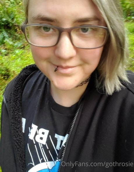 gothrosie actrice xxx archive