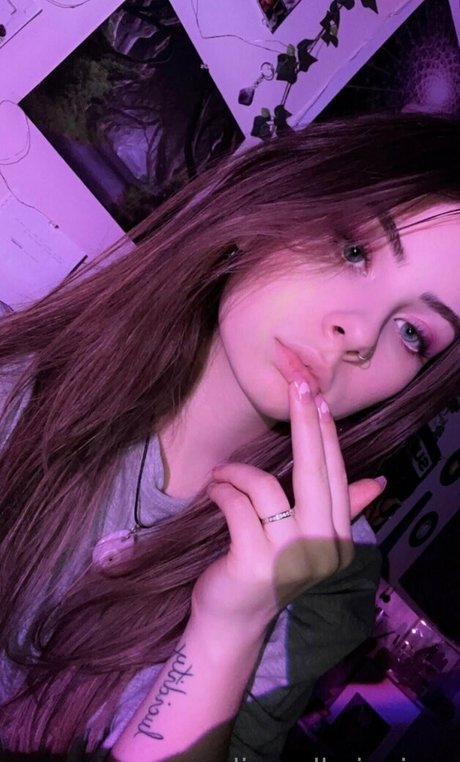 alignedbyjuniper étoile nue des photos