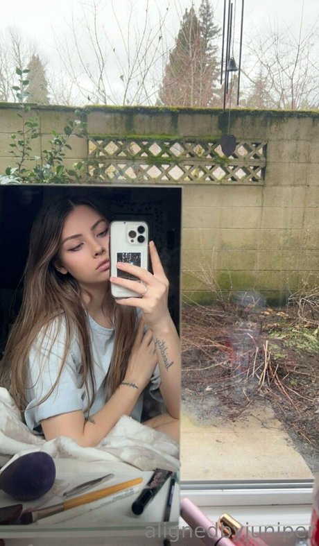 alignedbyjuniper actriz de arte galería