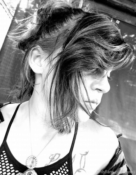 pyxxii model adult pic