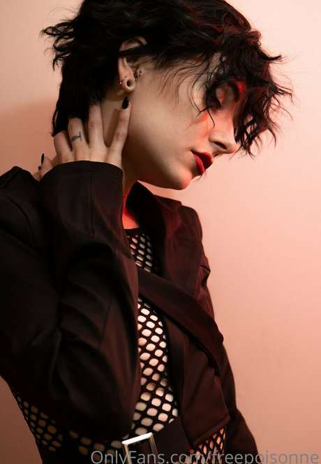 freepoisonne modelo erótico imagen