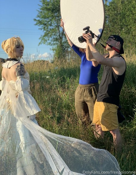 freepoisonne actriz de desnudos imagen